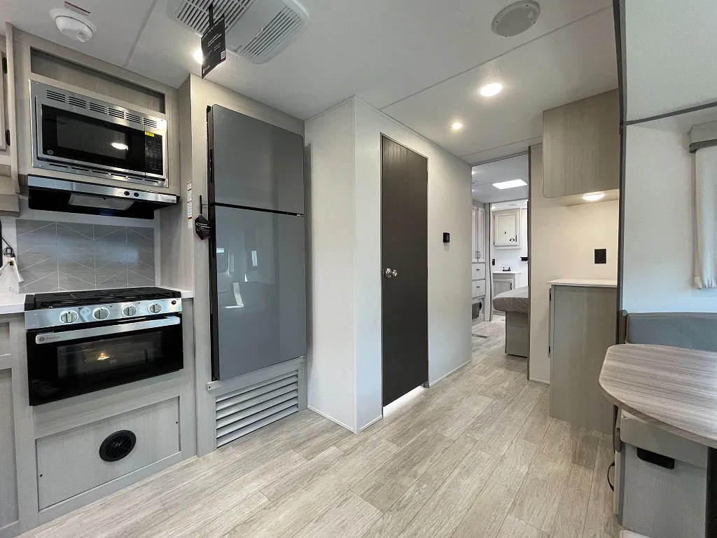 2027 Coachmen Catalina Legacy Edition 333DBDSCK, Photos photo 7