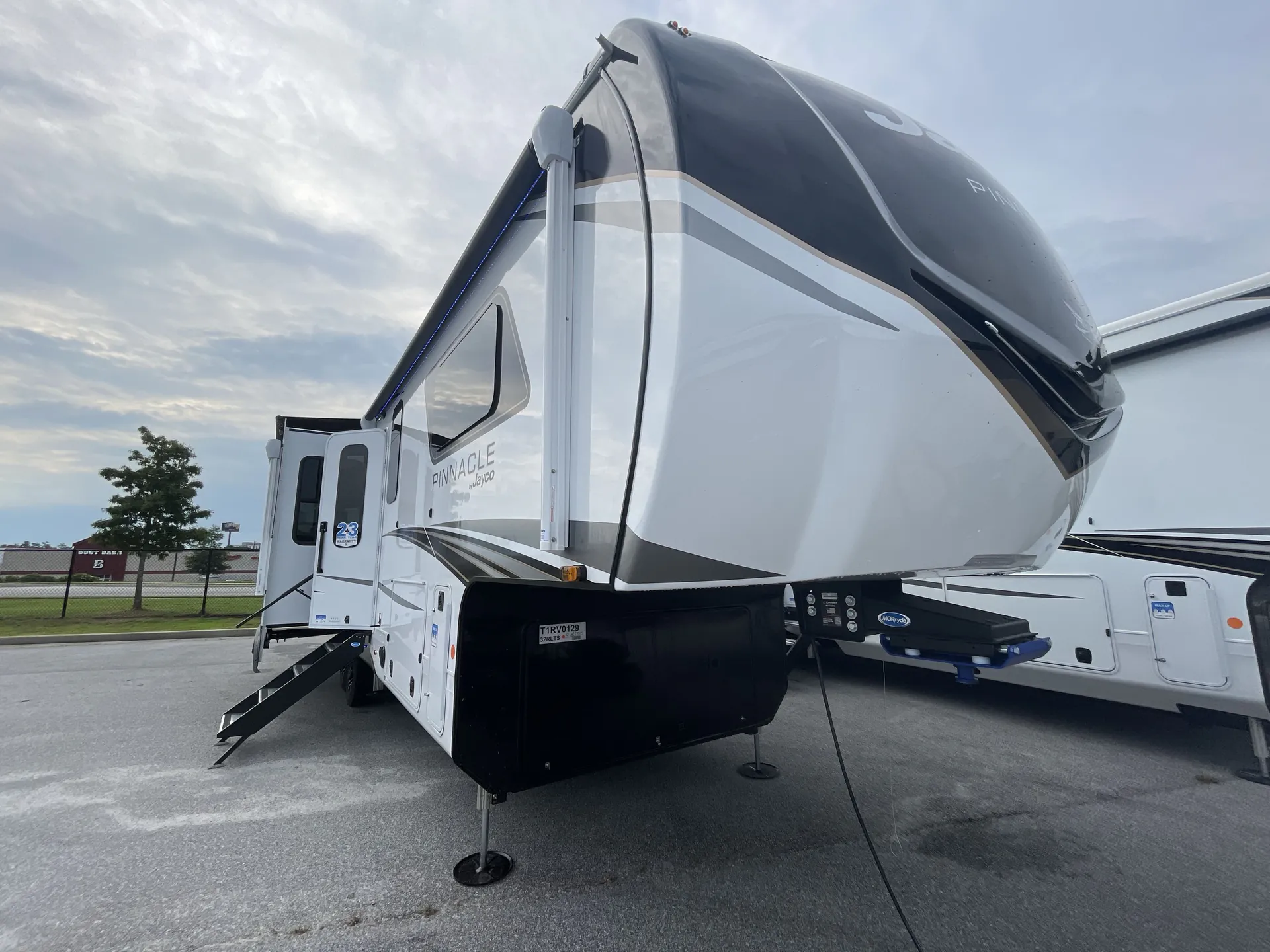 2026 Jayco Pinnacle 32RLTS - Photo 2