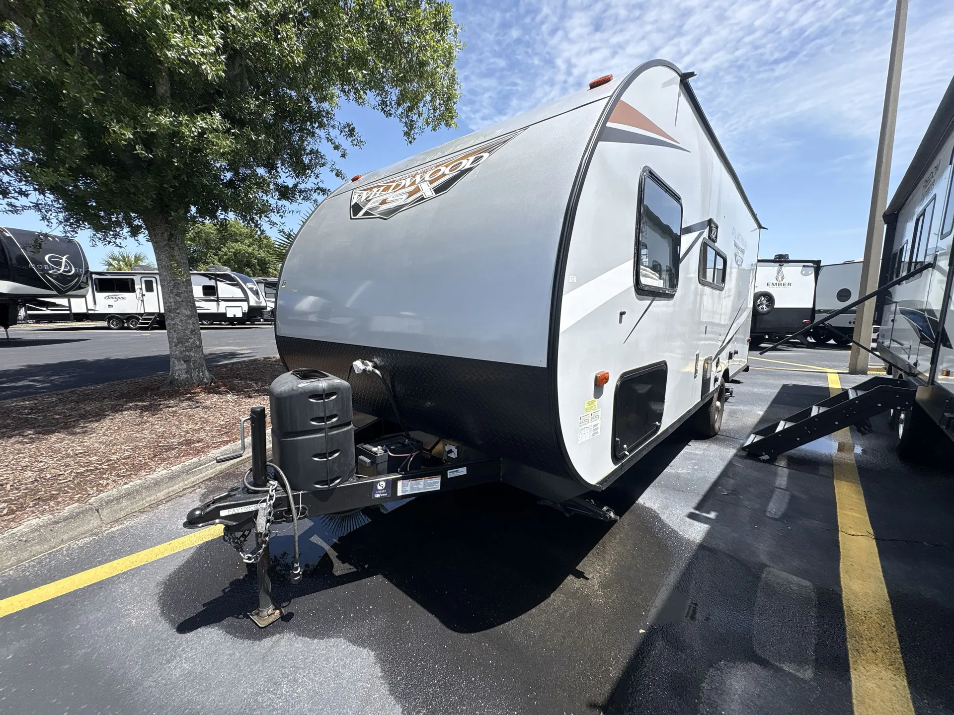 2022 Forest River Wildwood FSX 179DBK — off campside
