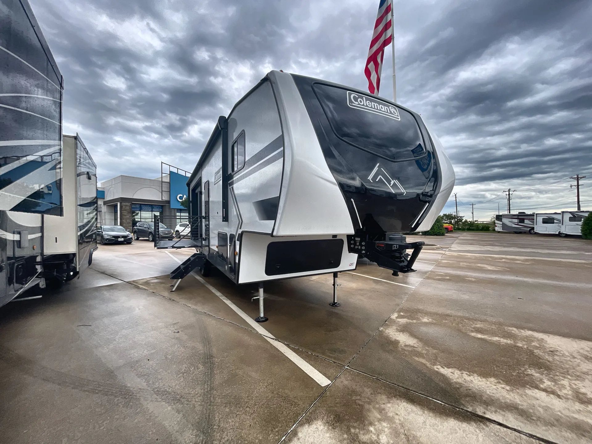2026 Keystone Coleman Legacy 2800SUNDECK - Photo 2