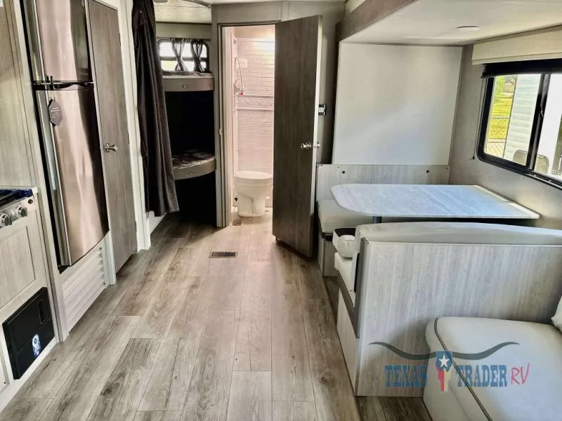 2026 Coachmen Catalina Summit Series 8 261BHS - Photo 4