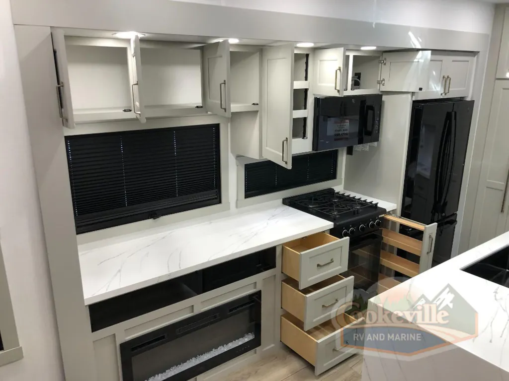 2026 Brinkley Model G 4100, Photos photo 13