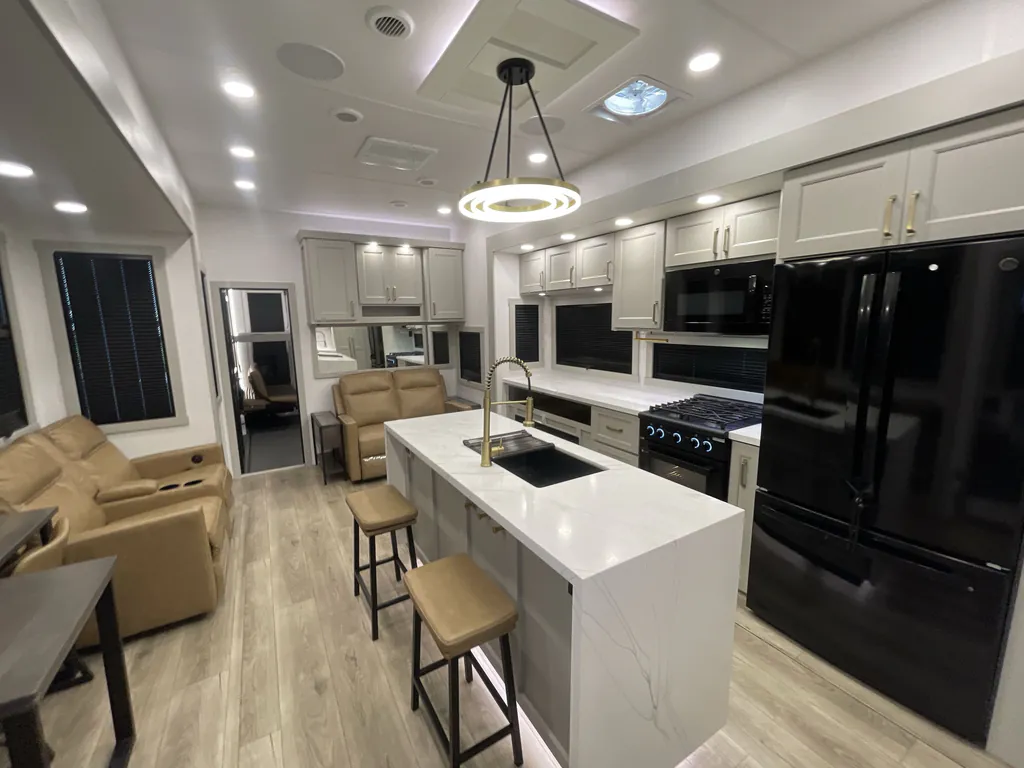 2025 Brinkley Model G 4100, Photos photo 2