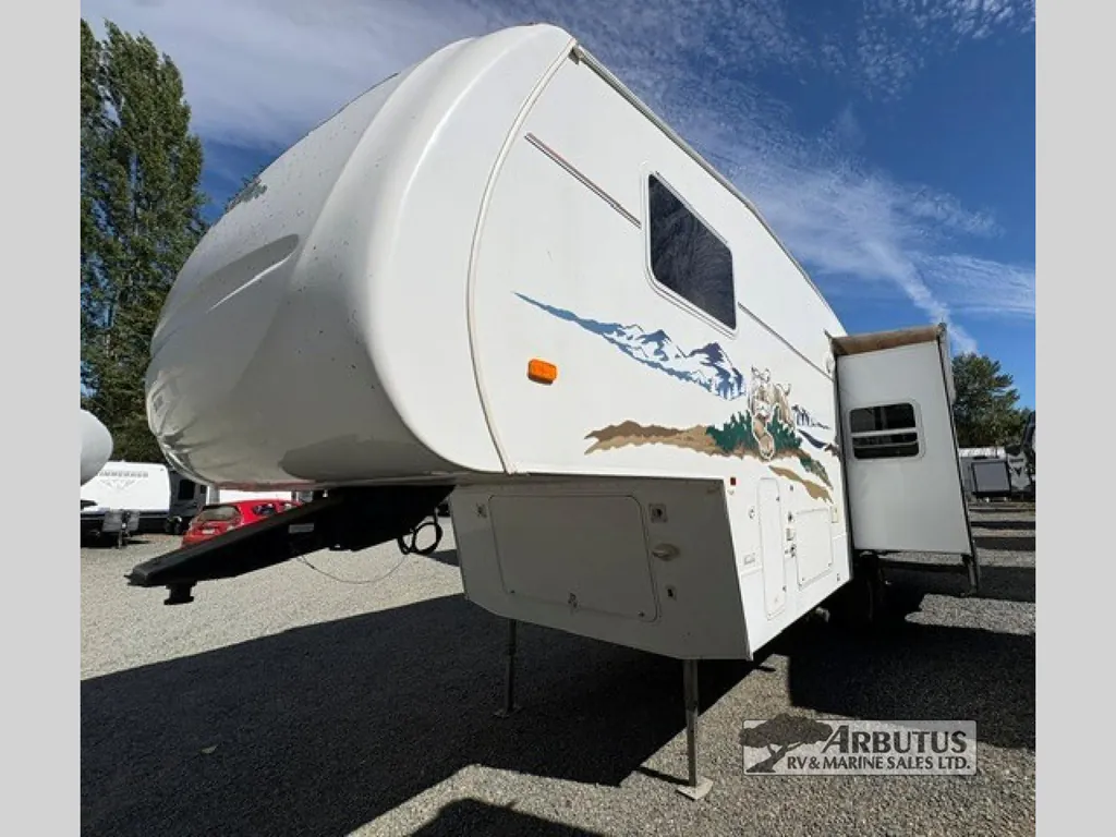 2005 Forest River Wildcat 27RL, Photos photo 4