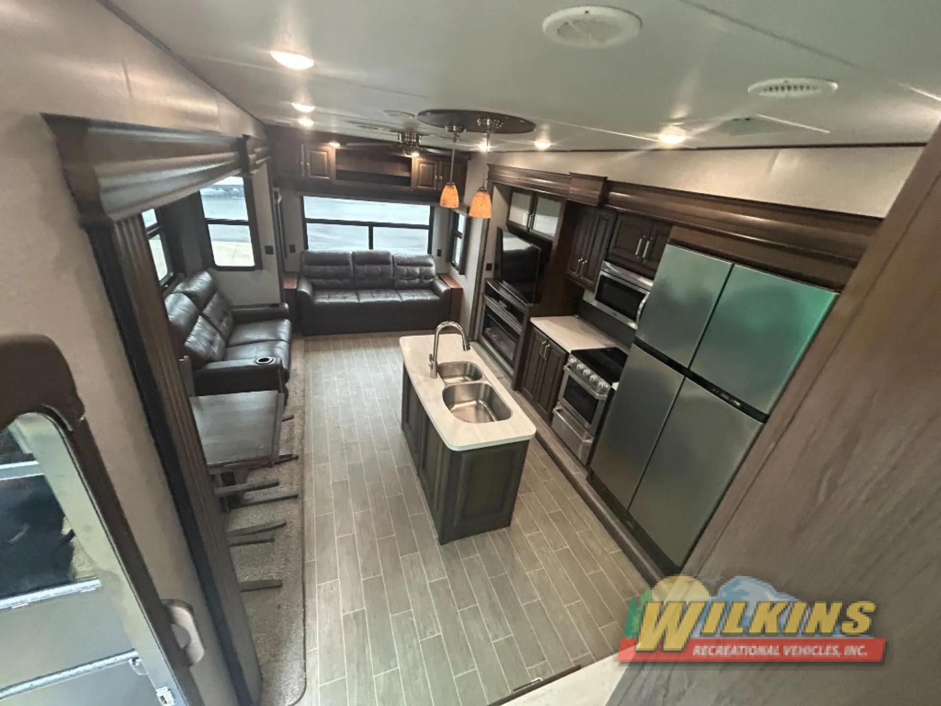 2020 Keystone Avalanche 320RS - Photo 3