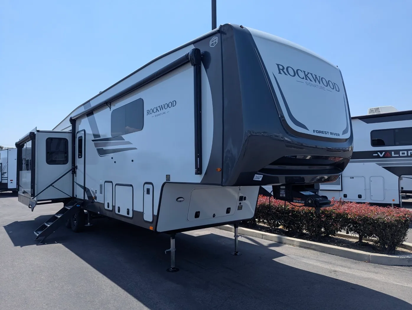 2026 Forest River Rockwood Signature 401SFB - Photo 2