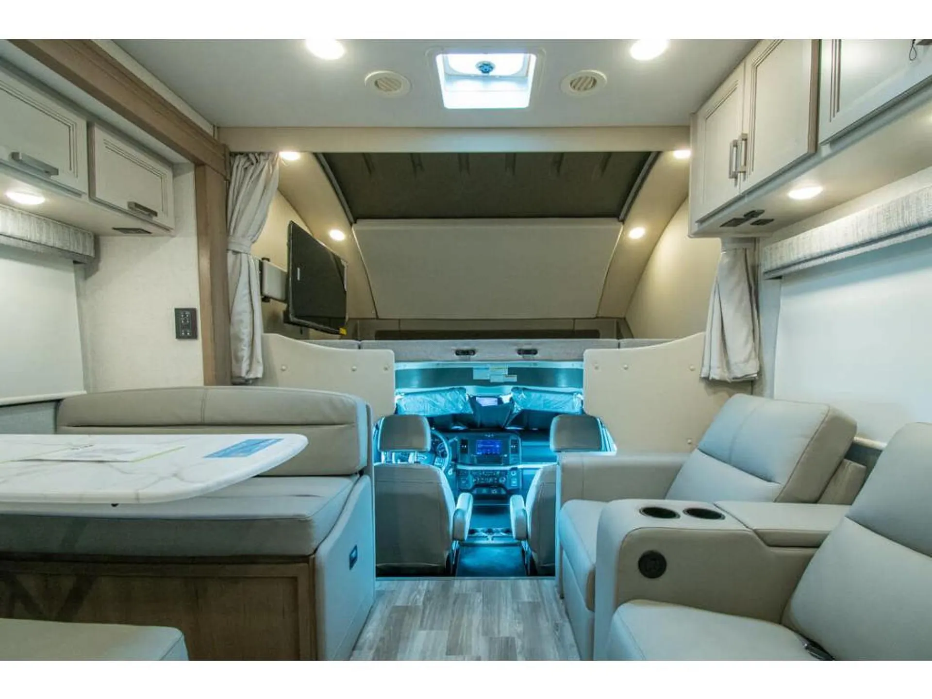 2027 Thor Motor Coach Magnitude Grand L35 - Photo 4