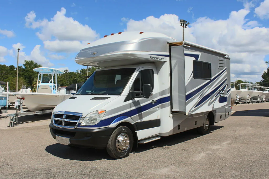 2010 Fleetwood Pulse 24D - Photo 3