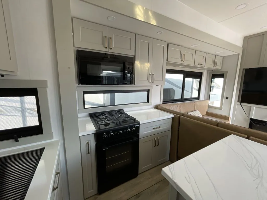 2025 Brinkley Model G 3250, Photos photo 31