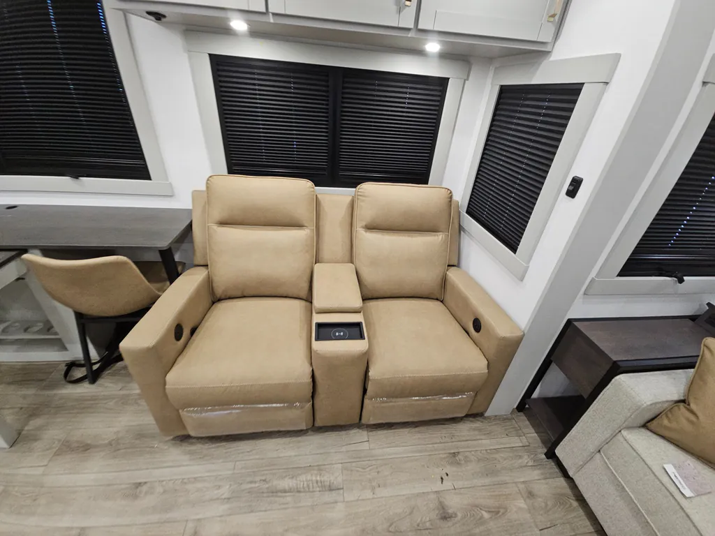 2026 Brinkley Model Z 3600, Photos photo 10