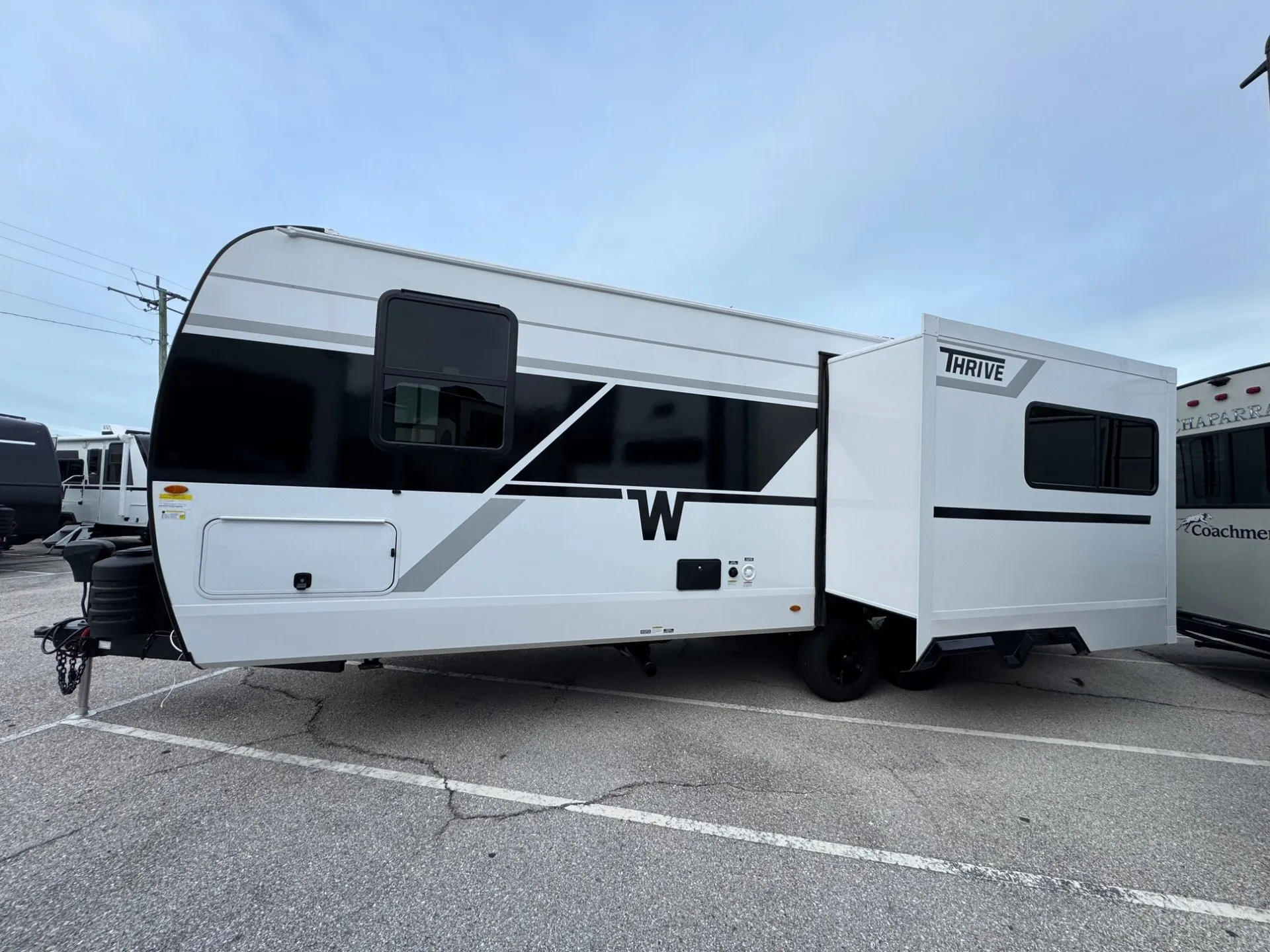 2026 Winnebago Thrive 25RLS - Photo 4