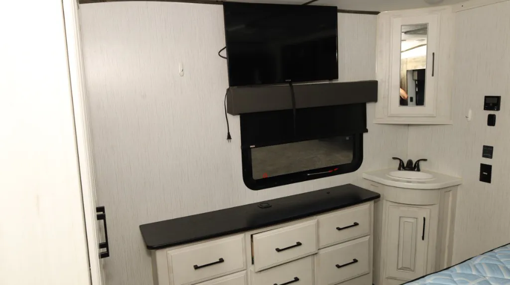 2021 Heartland Bighorn Traveler 35BK - Photo 4