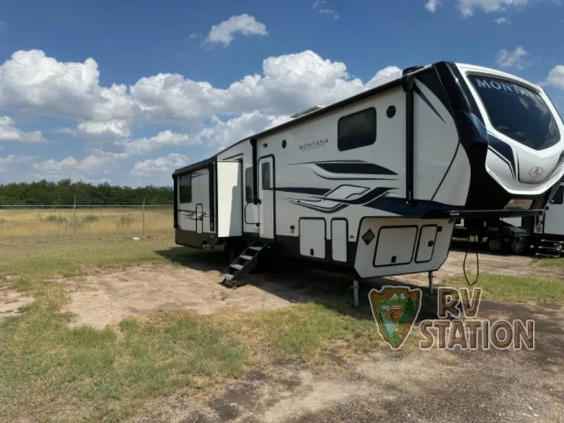 2023 Keystone Montana High Country 311RD - Photo 2