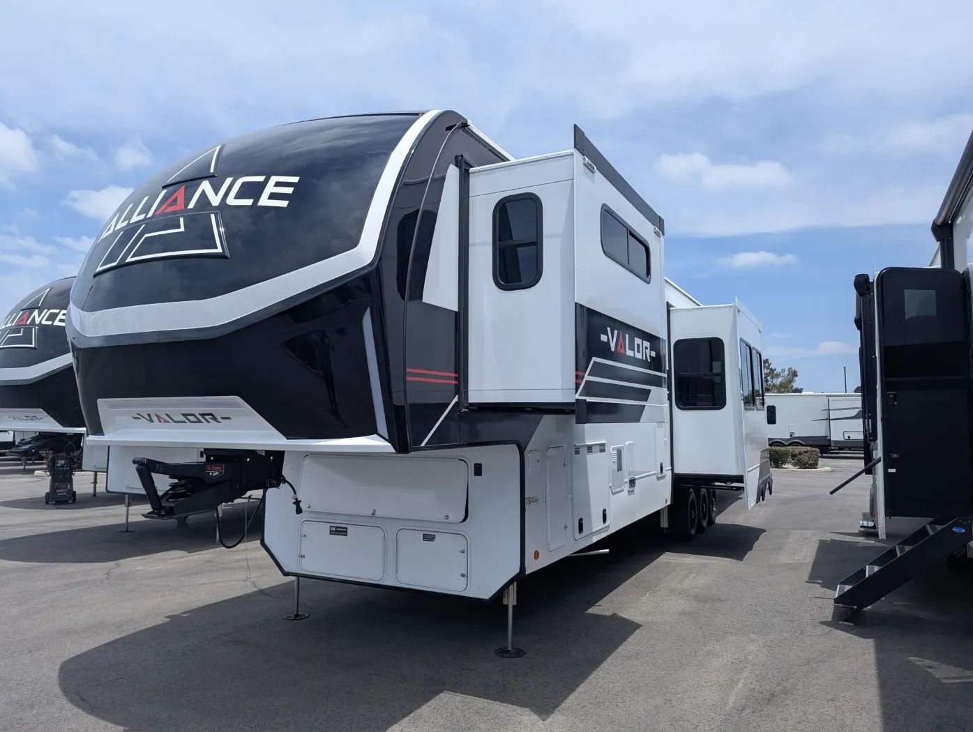 2026 Alliance RV Valor 44V14 - Photo 4
