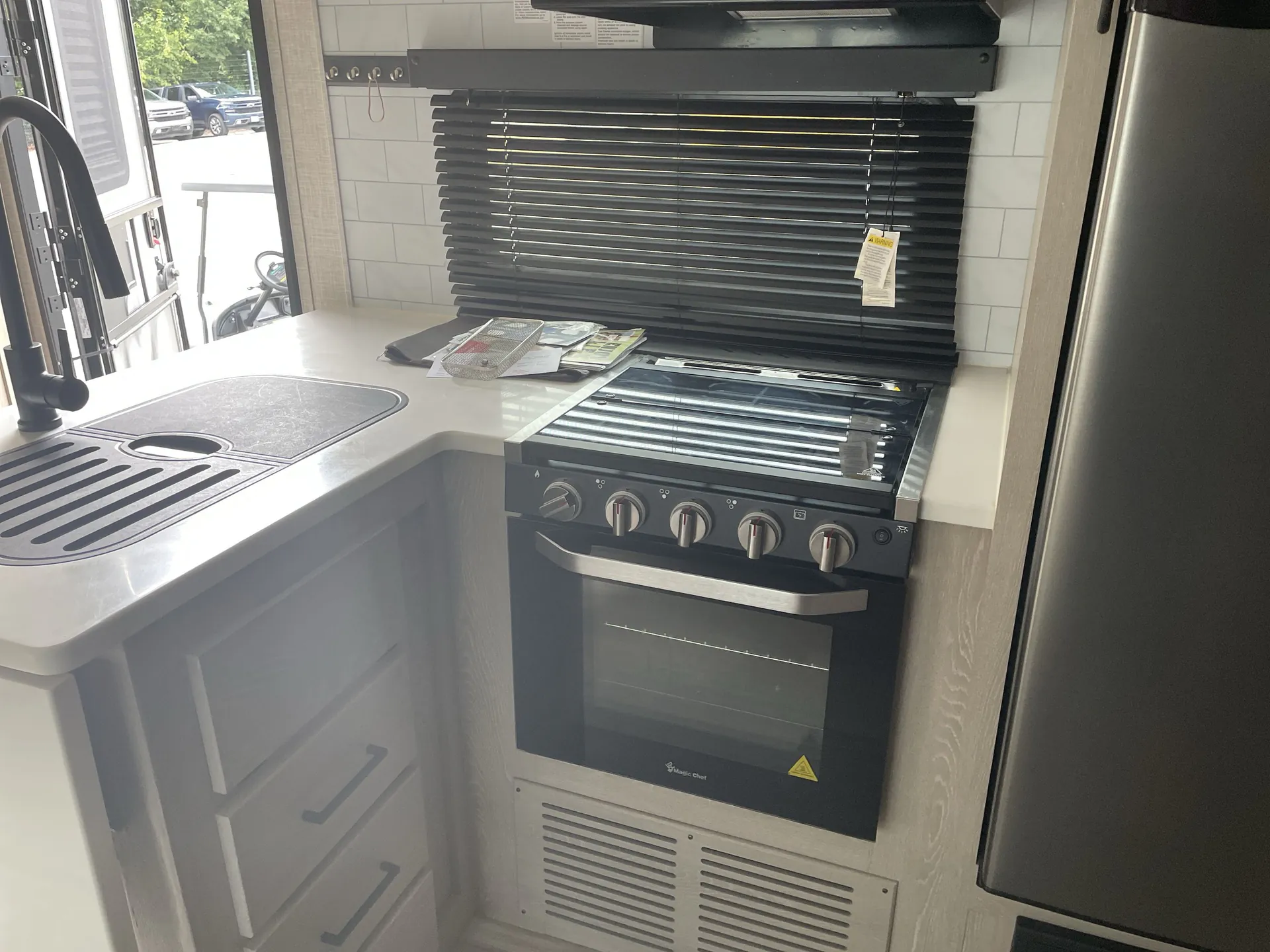 2023 Forest River Rockwood Ultra Lite 2912BS — stove oven