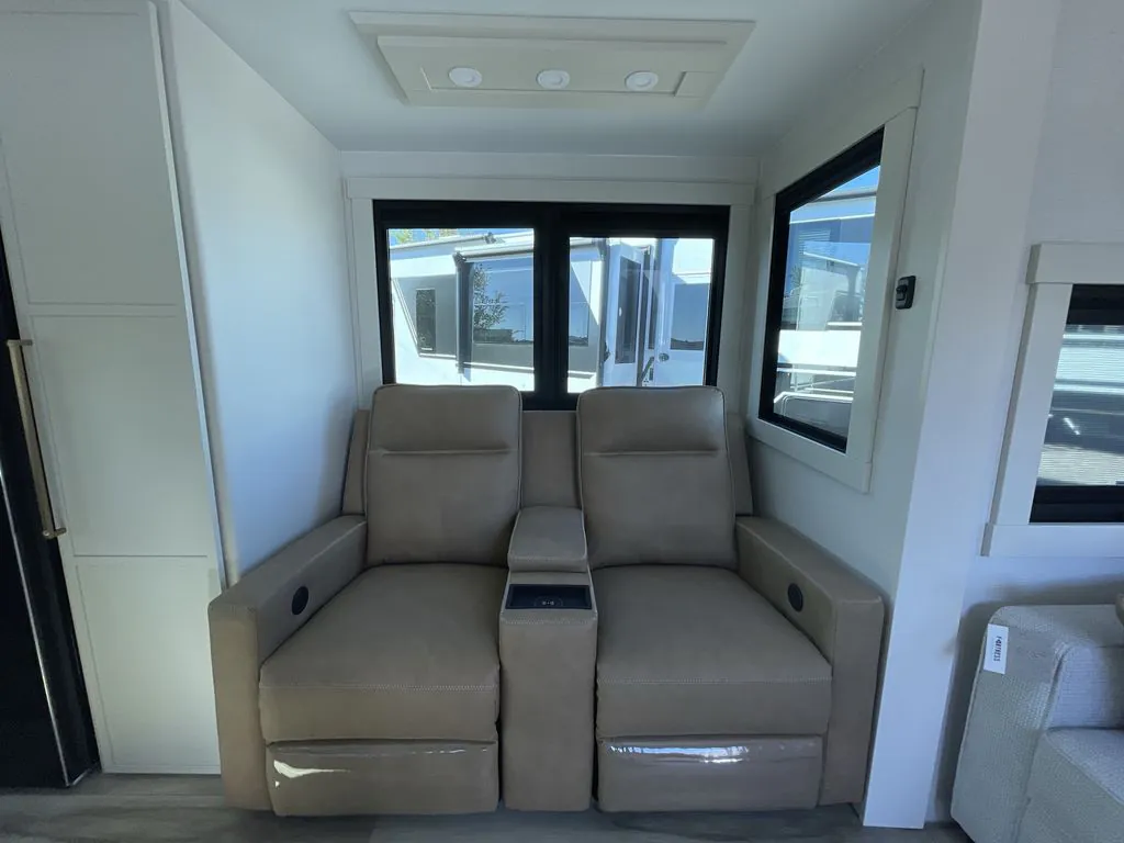 2027 Brinkley Model Z 2680, Photos photo 7
