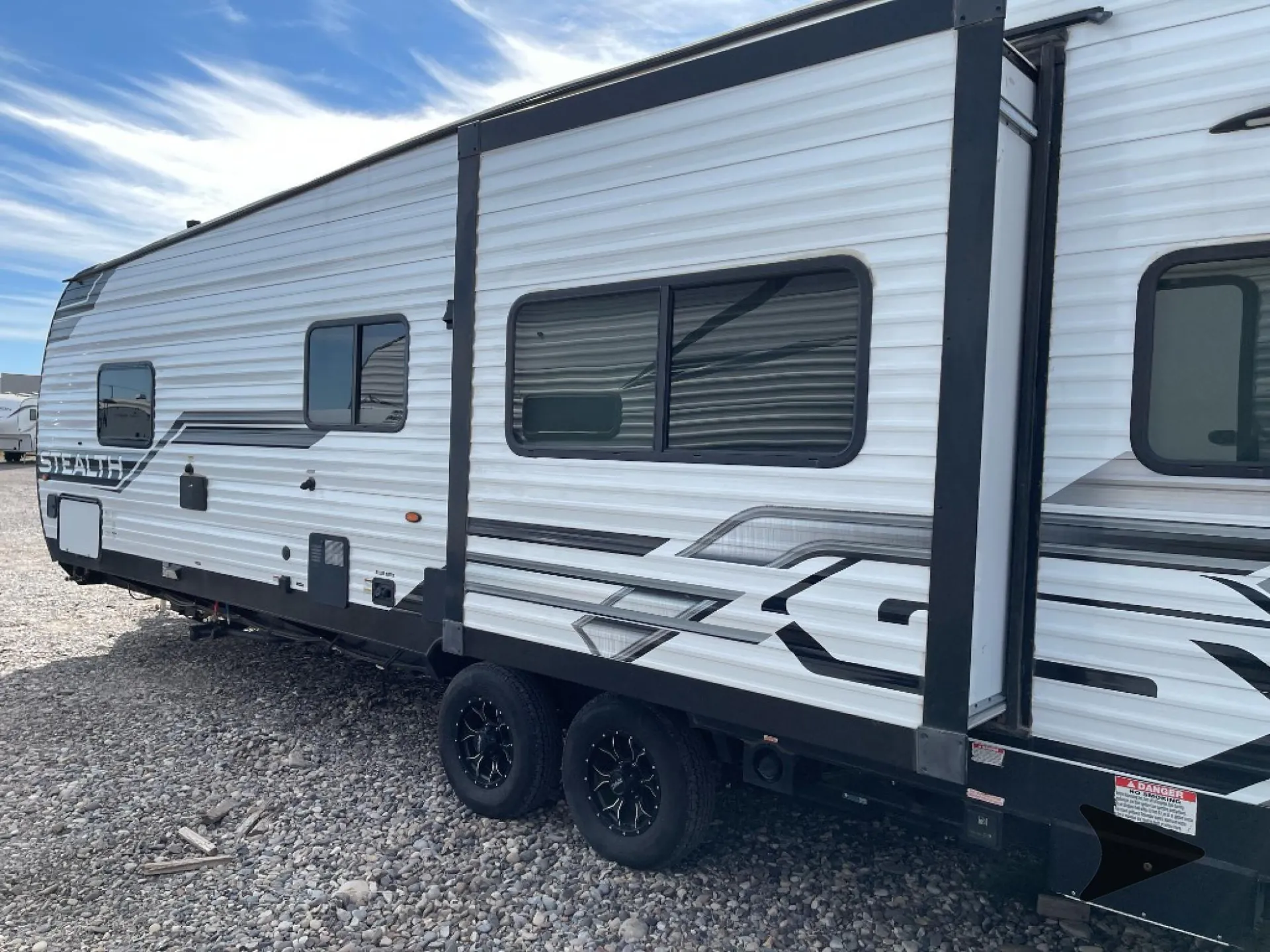 2022 Forest River Stealth RQ2715 - Photo 3