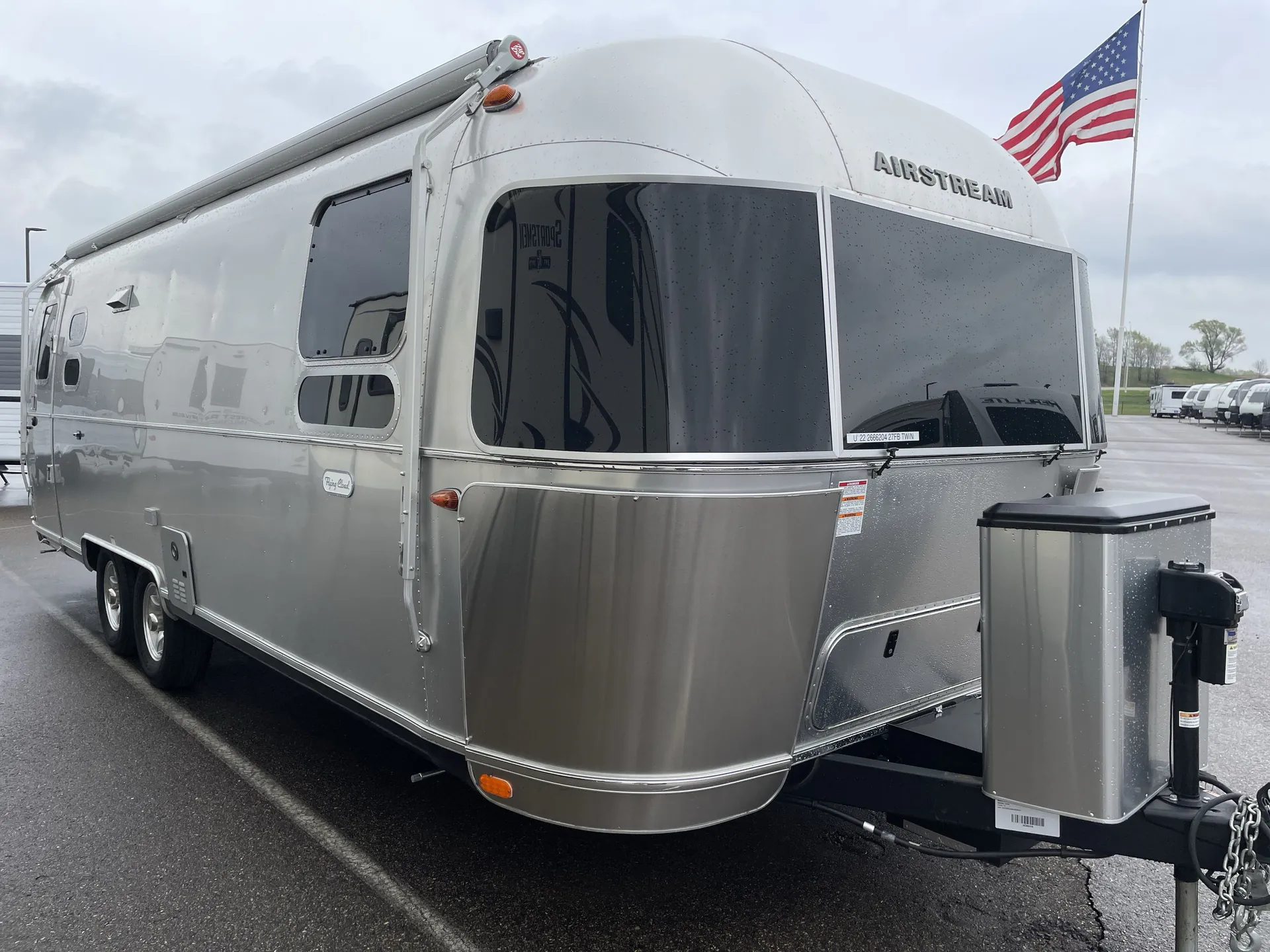 2022 Airstream Flying Cloud 27FB - Photo 2
