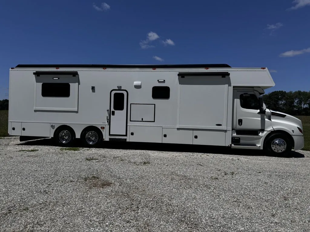 2025 Renegade RV Classic 45CME - Photo 4