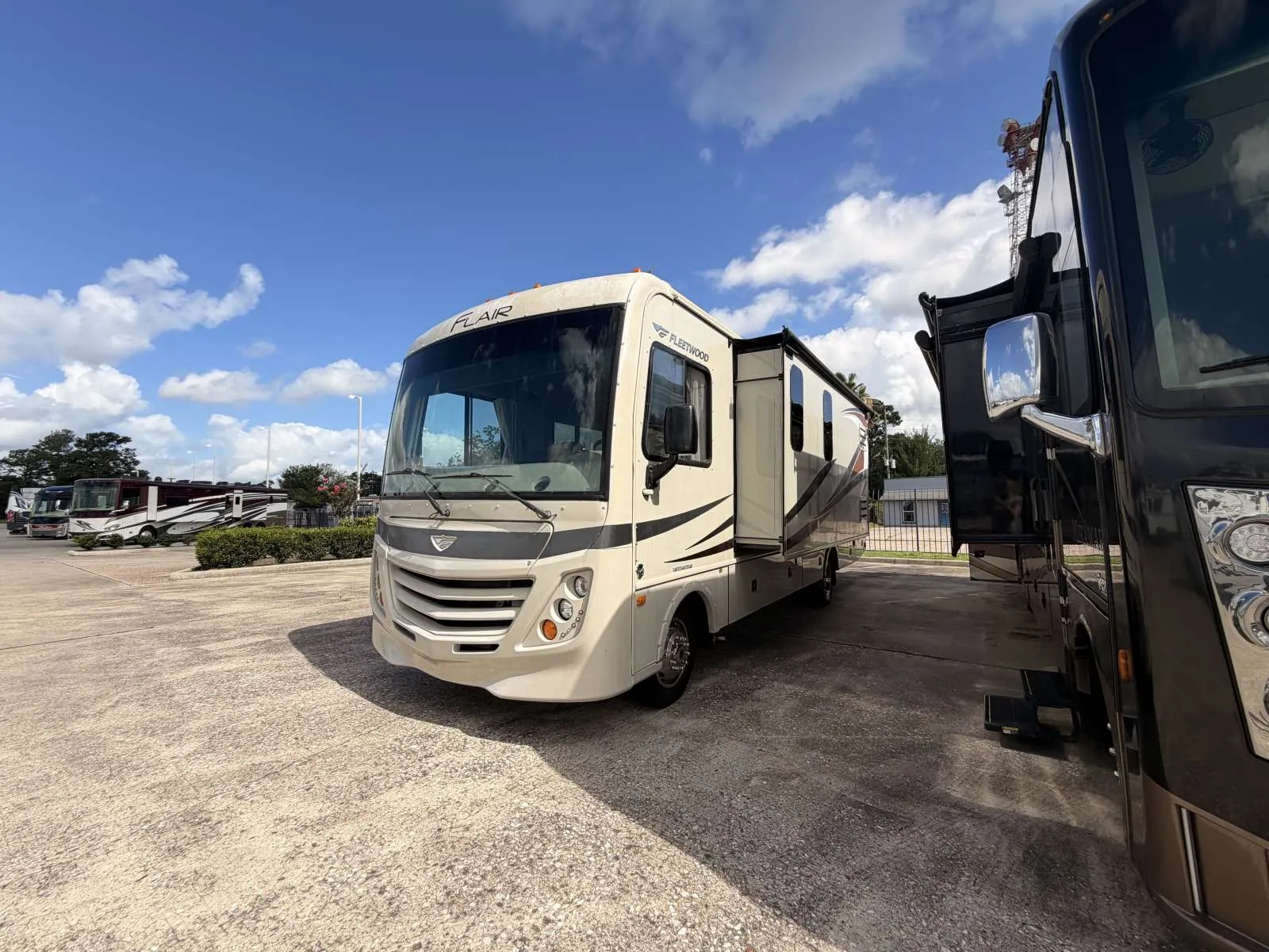 2016 Fleetwood FLAIR 30U - Photo 3