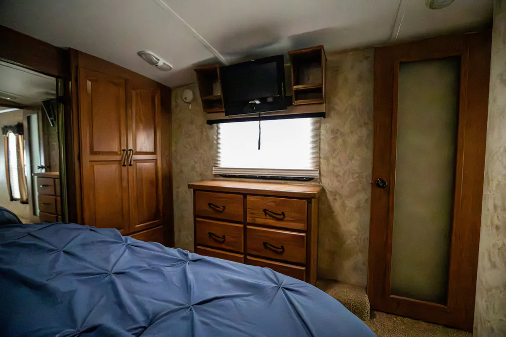 2011 Keystone Montana 3100RL, Photos photo 26