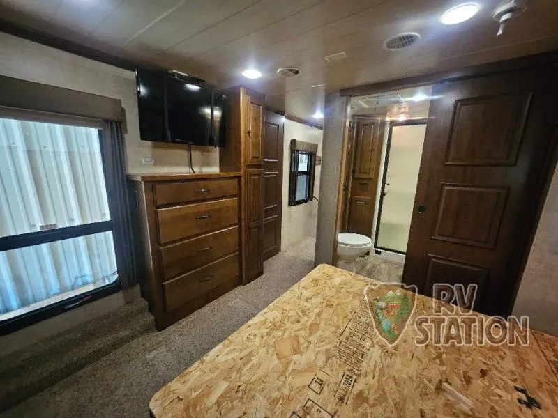 2015 Heartland Bighorn 3570RS - Photo 3