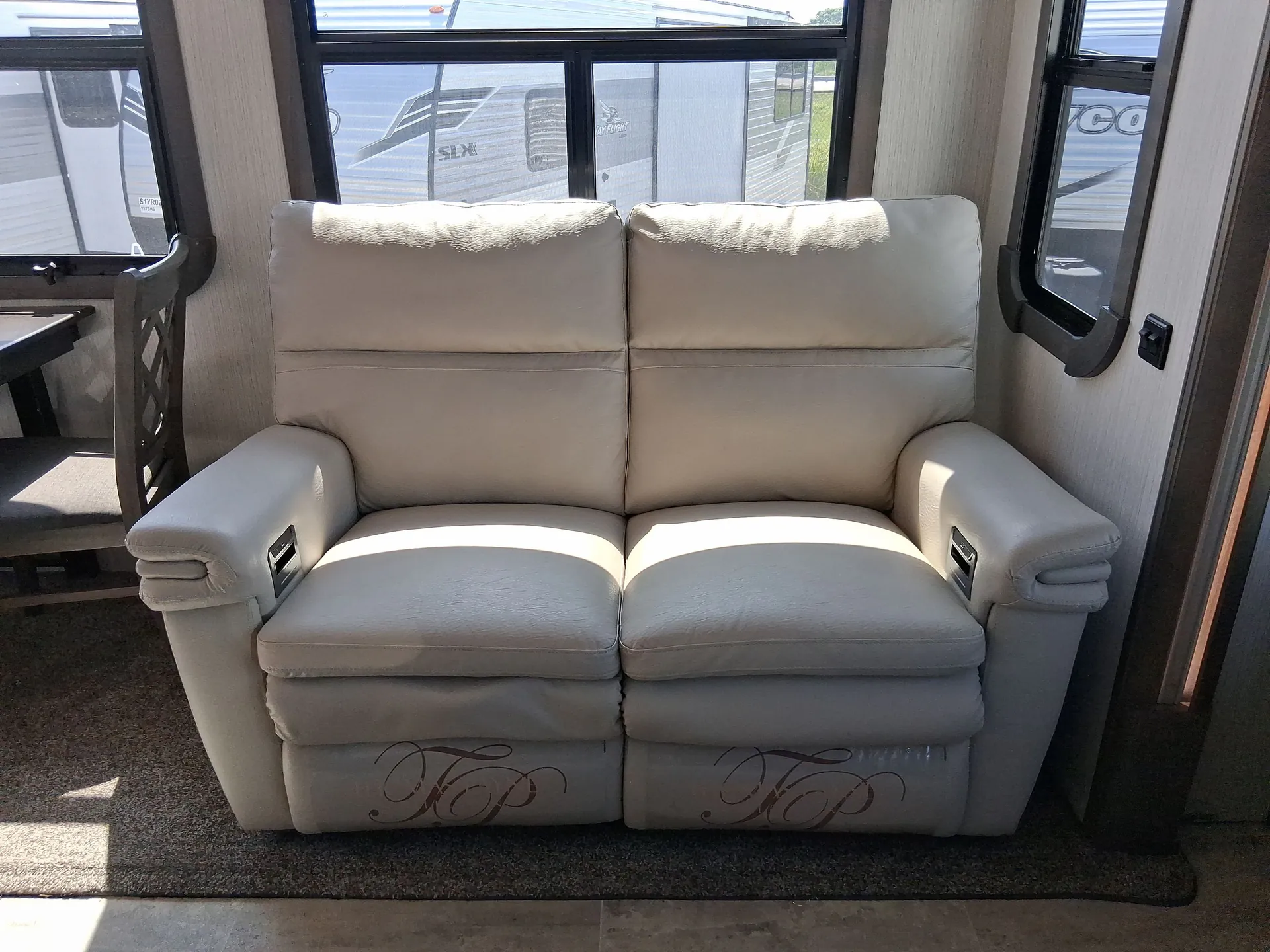2021 Heartland Bighorn 3300DL — living area main