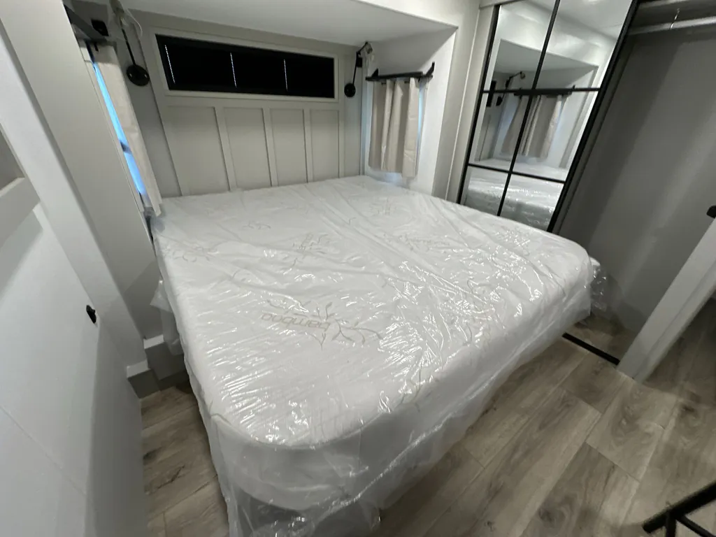 2026 Brinkley Model G 4150, Photos photo 34