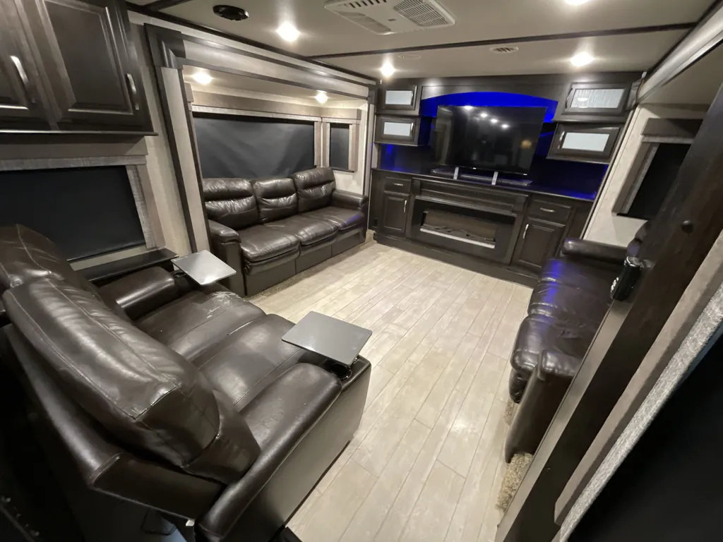 2018 Grand Design Momentum 376TH, Photos photo 3