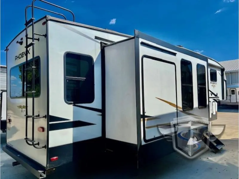 2023 Shasta RVs Phoenix 298RLS - Photo 4