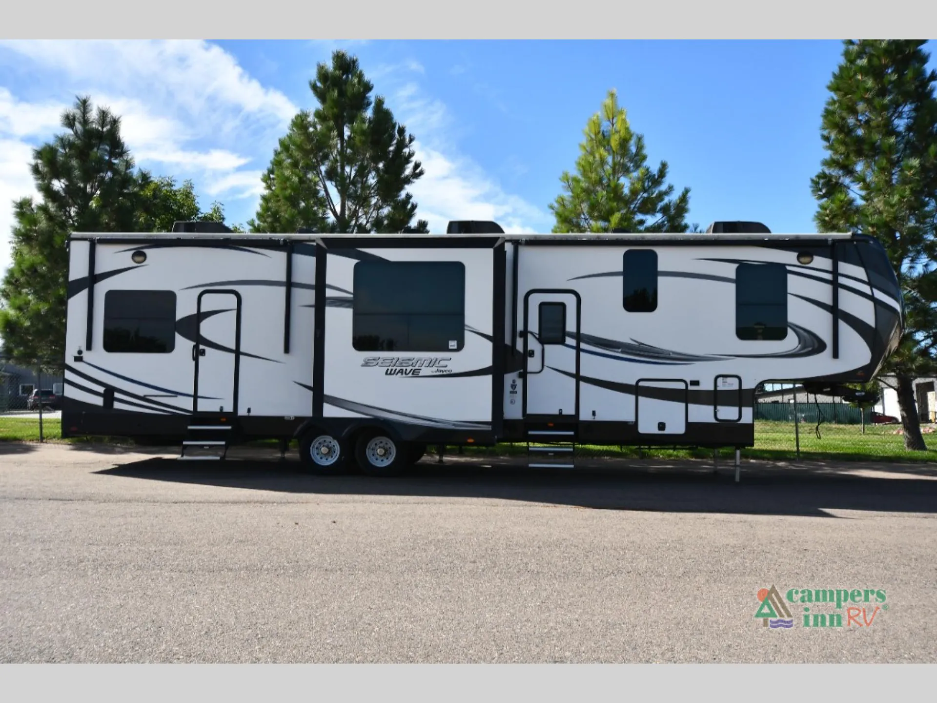 2017 Jayco Seismic Wave 355W - Photo 3