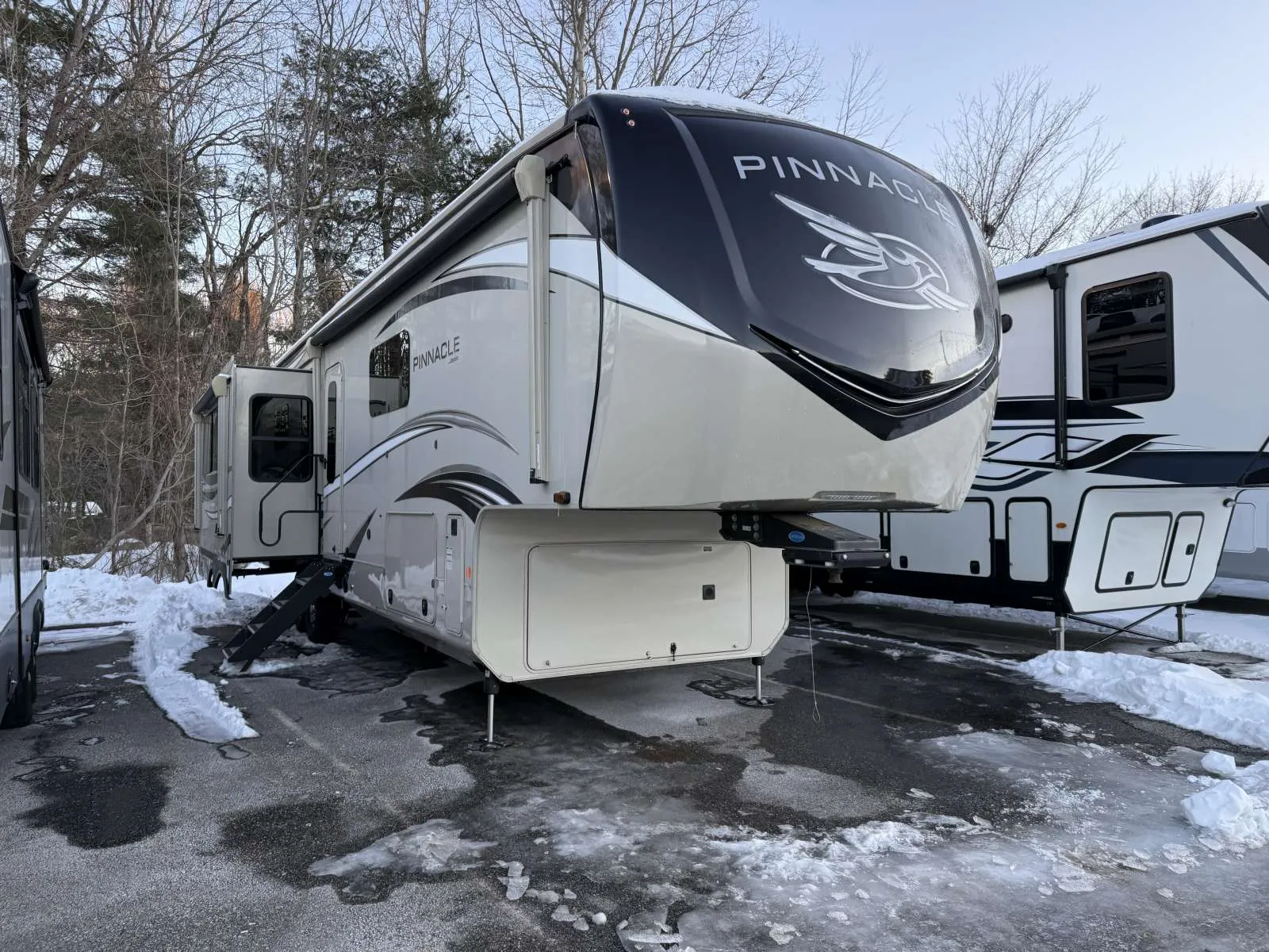 2021 Jayco Pinnacle 36FBTS - Photo 2