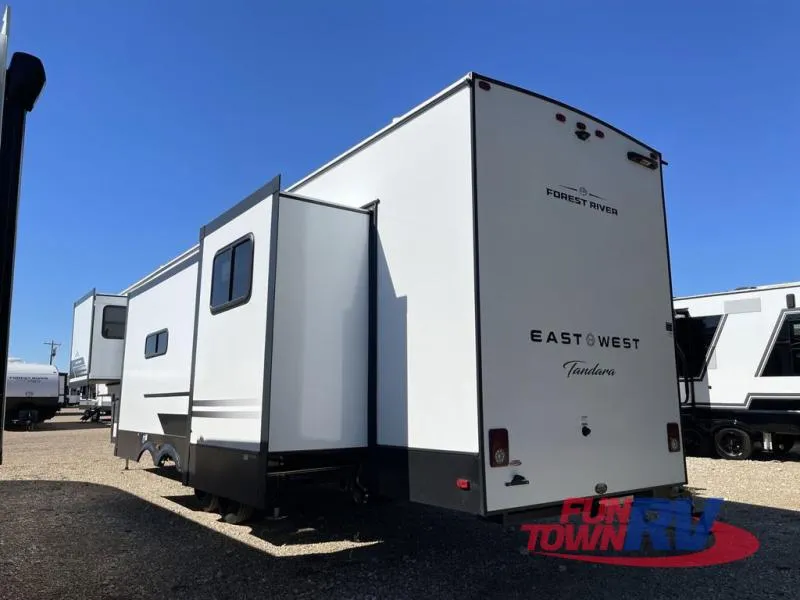 2026 East to West Tandara 389DS - Photo 4