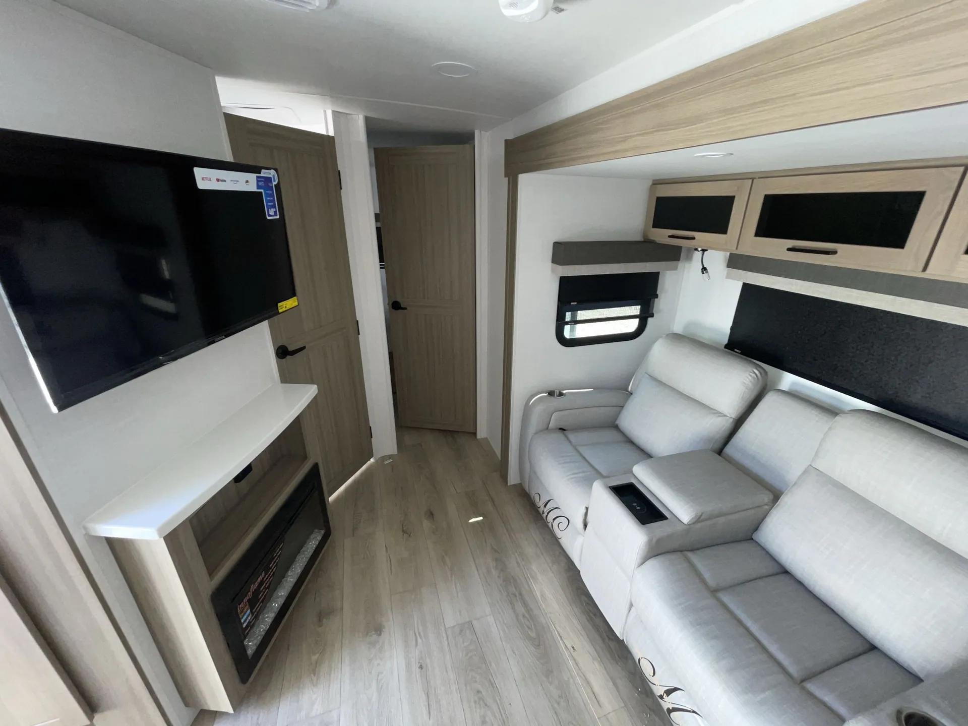 2027 Forest River Rockwood Ultra Lite 2608BS — Photo 6