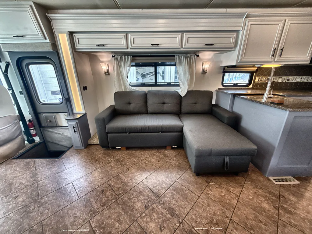 2015 Newmar Canyon Star 3914, Photos photo 37