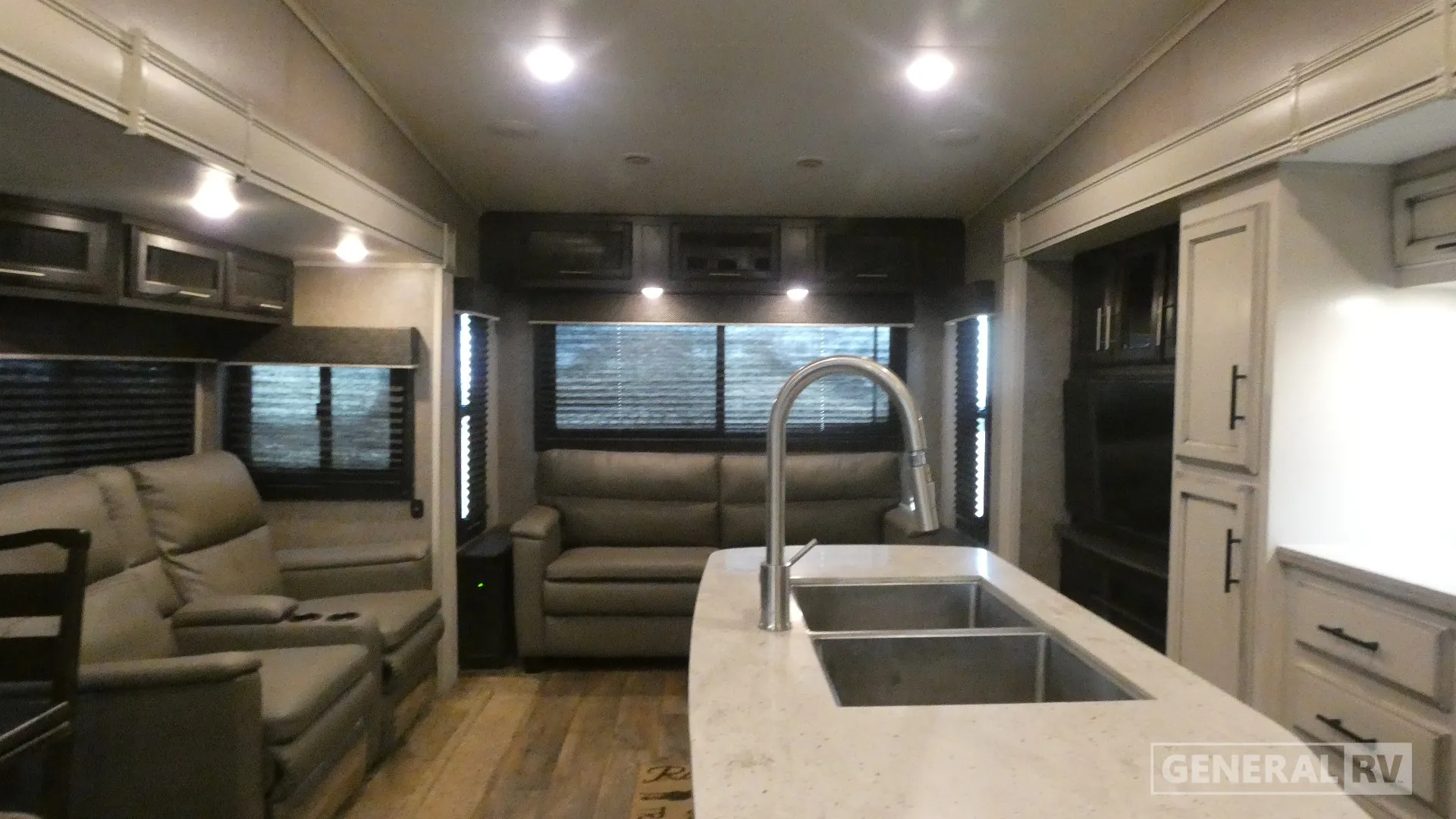2019 Jayco Eagle HT 30.5CKTS - Photo 3
