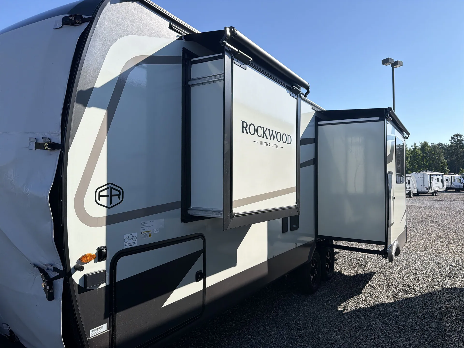 2027 Forest River Rockwood Ultra Lite 2618RD — off campside