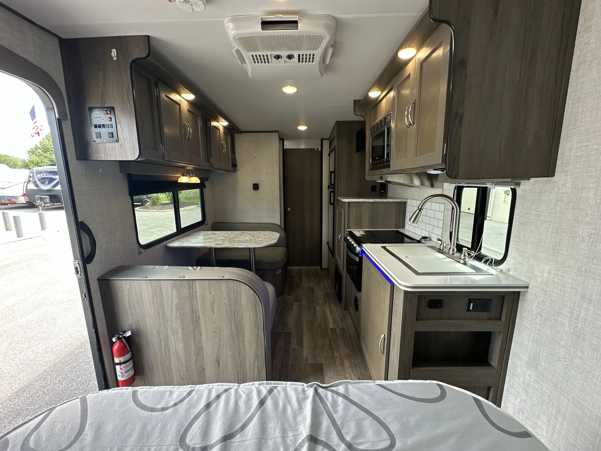 2023 Gulf Stream Vista Cruiser 19RBS — living area main
