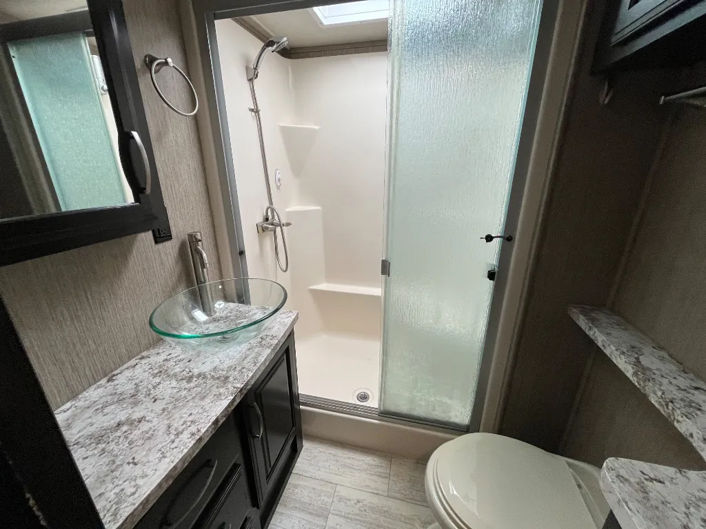 2018 Grand Design Momentum 376TH, Photos photo 31