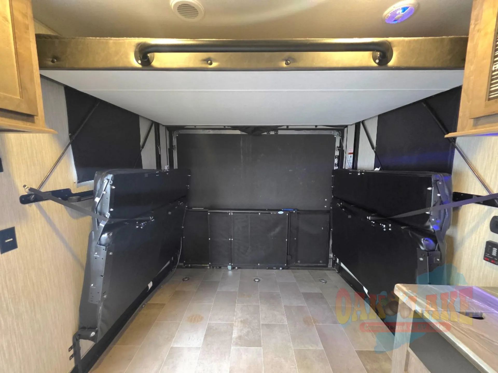 2021 Forest River Vengeance Rogue 25V — Photo 5