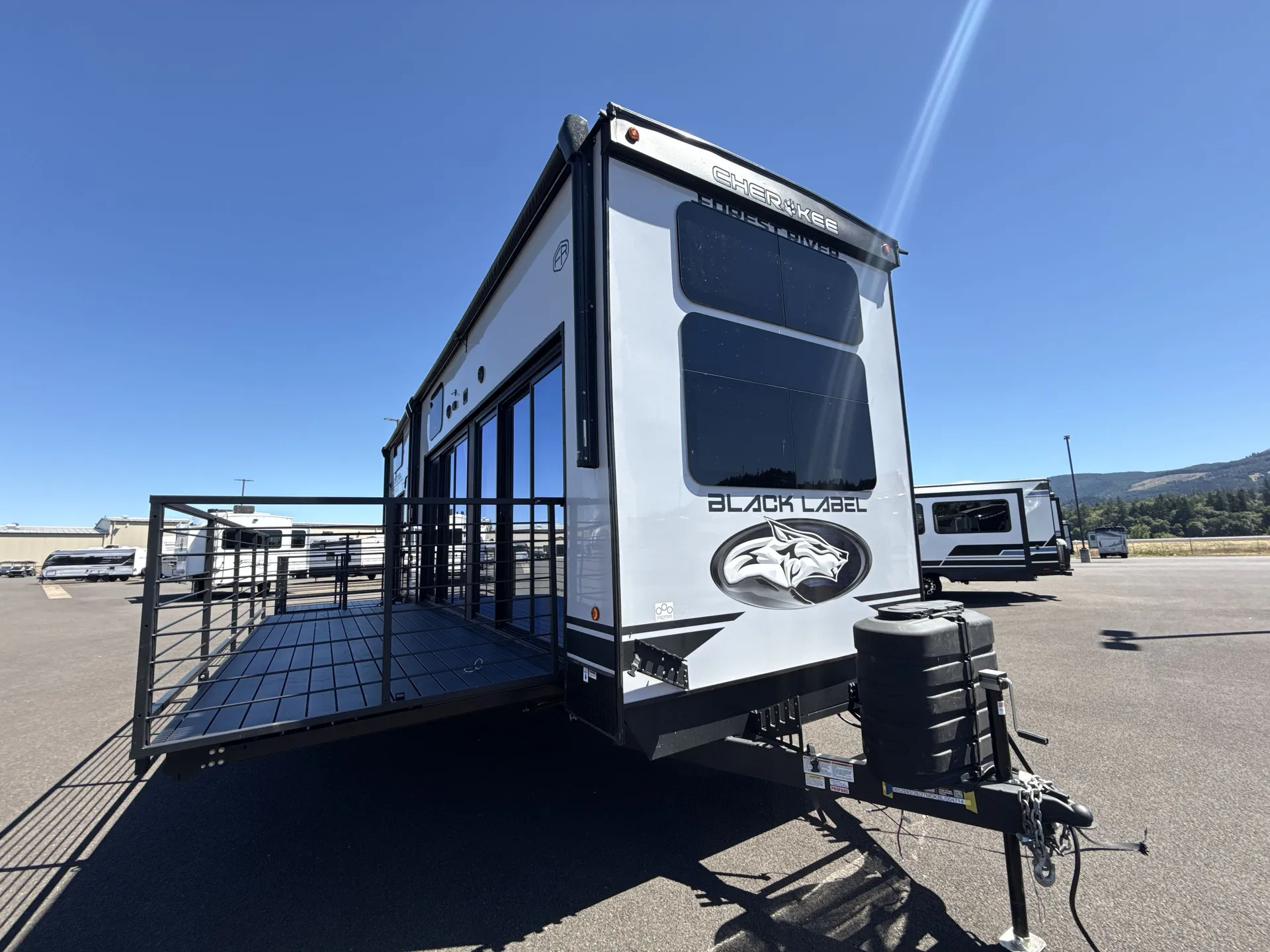 2026 Forest River Cherokee Timberwolf Black Label 27MDKBL - Photo 2