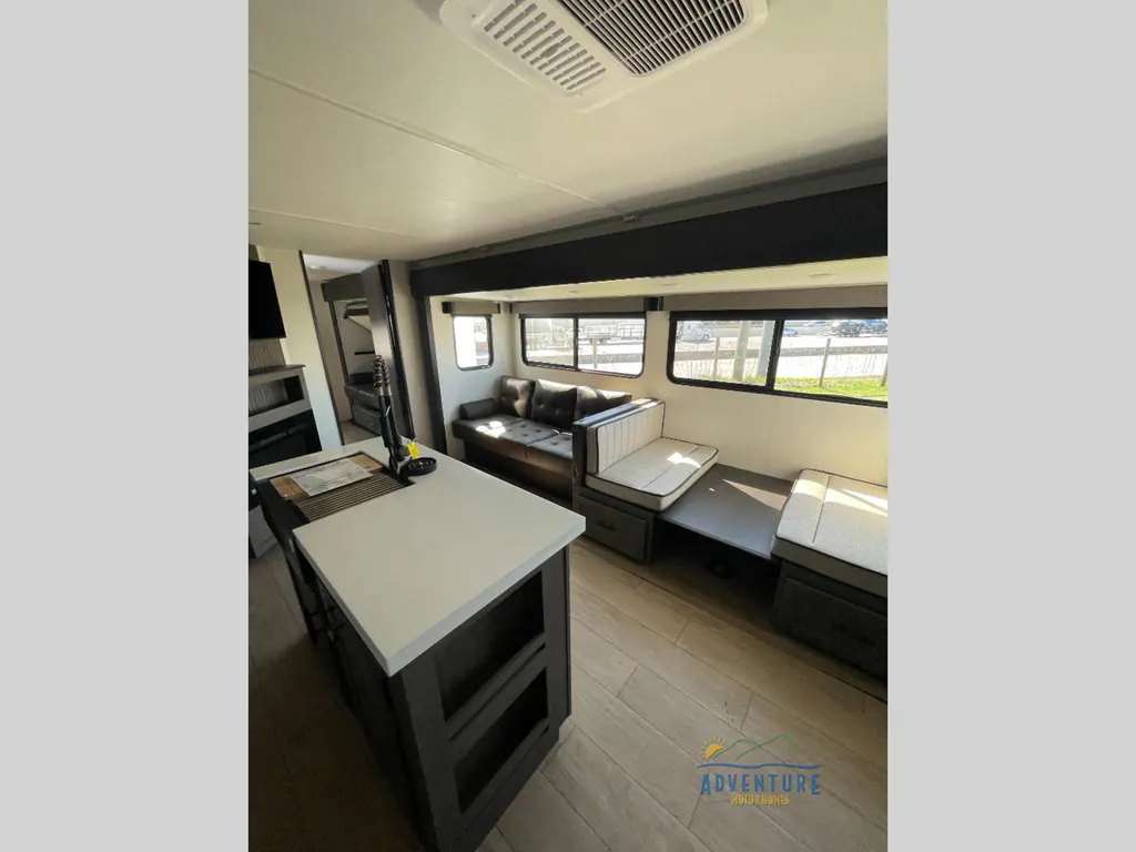 2026 Forest River Cherokee Alpha Wolf 33BH, Photos photo 15