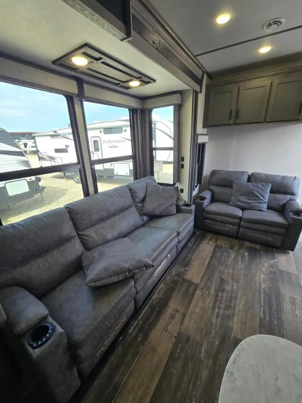 2021 Keystone Raptor 423, Photos photo 3