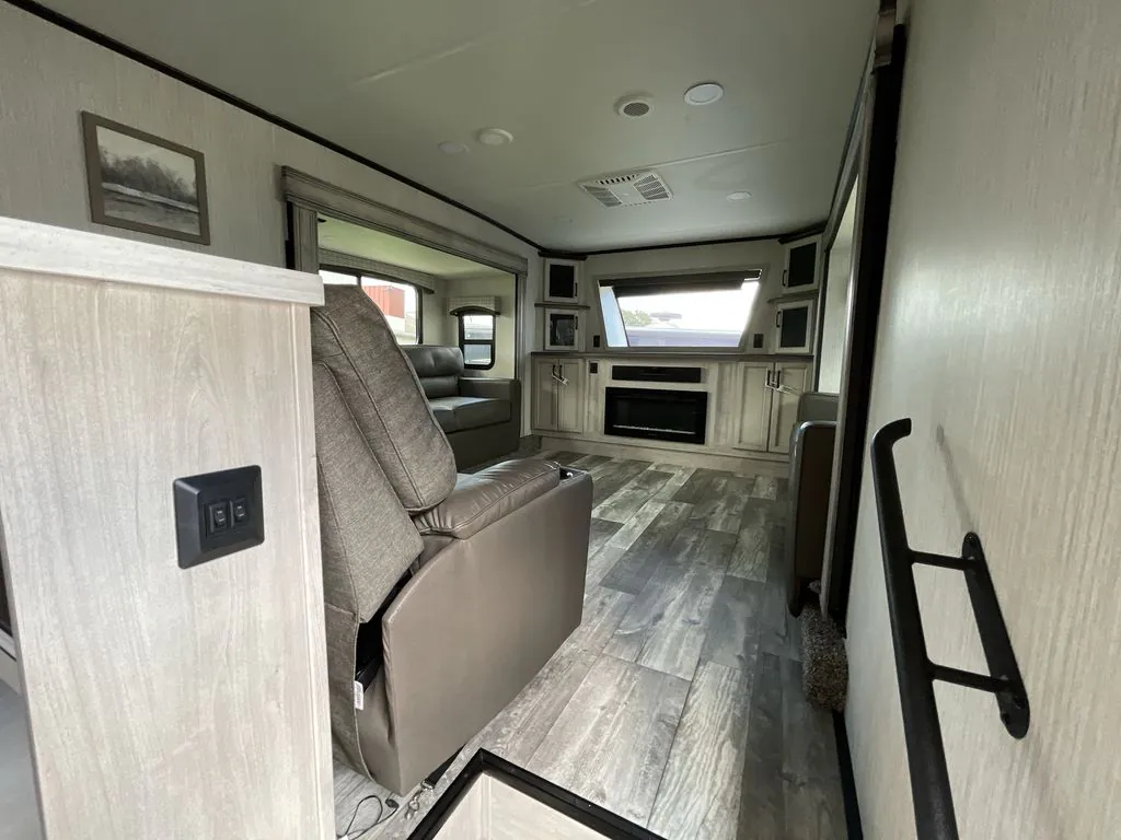 2022 Forest River Sandpiper Luxury 379FLOK - Photo 4