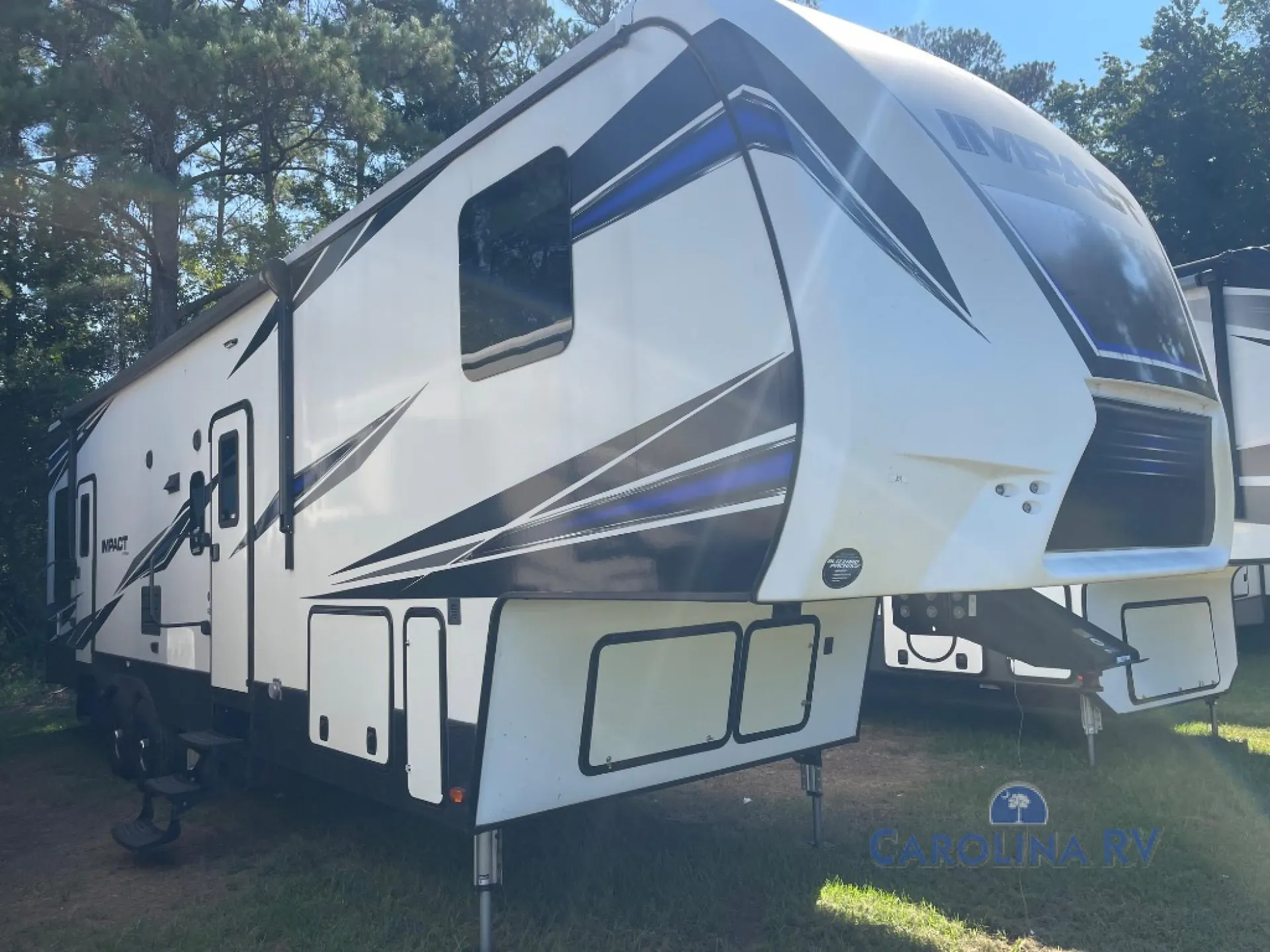 2018 Keystone Impact 351 - Photo 2