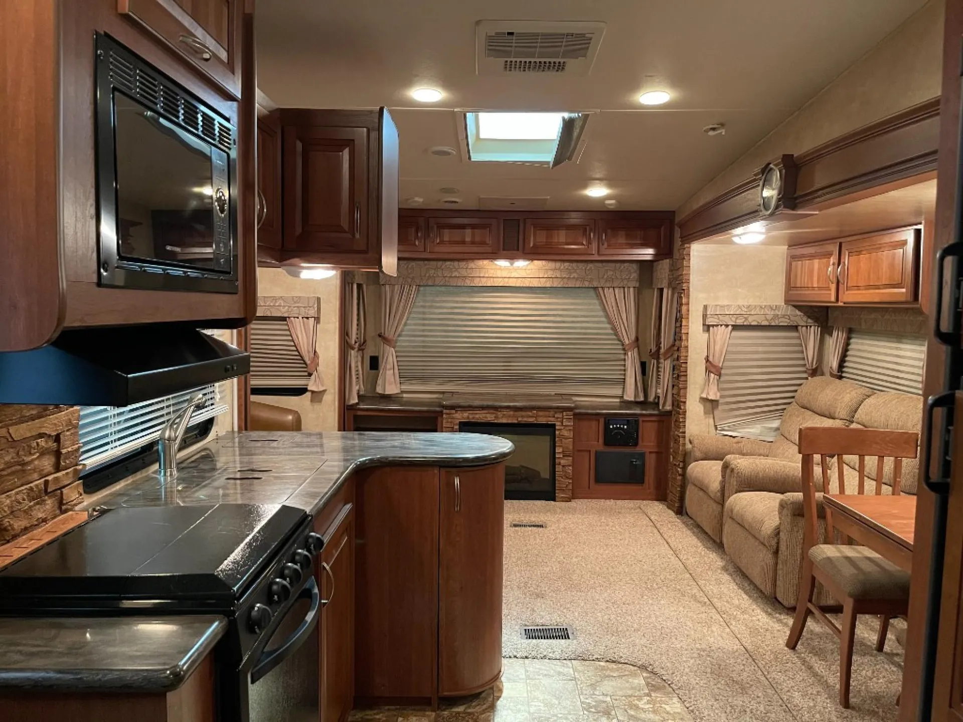 2013 Forest River Wildcat Sterling 32RL - Photo 3