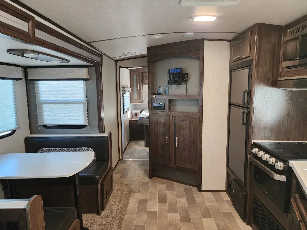 2019 Cruiser RV Radiance 25RL, Photos photo 12