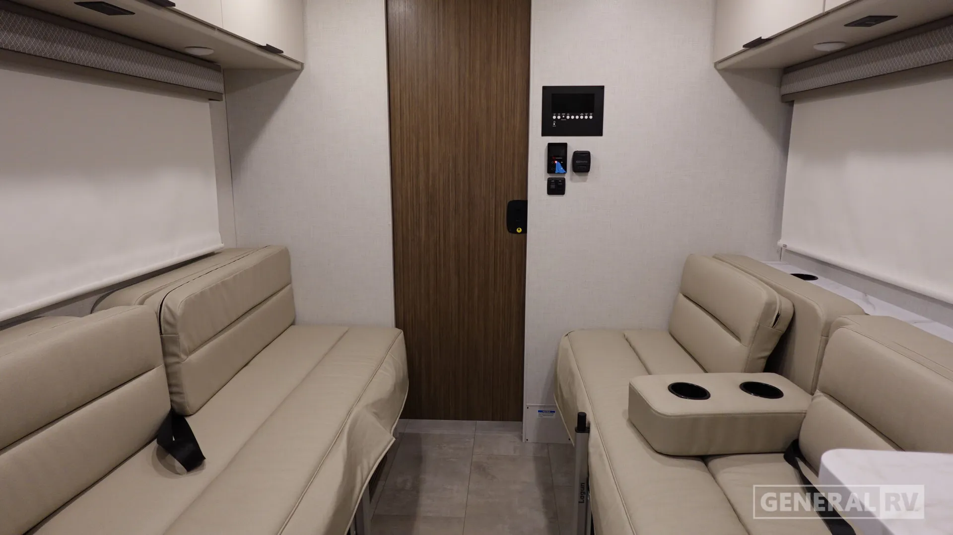 2026 Thor Motor Coach Pasadena SE SX19 Chevy - Photo 3