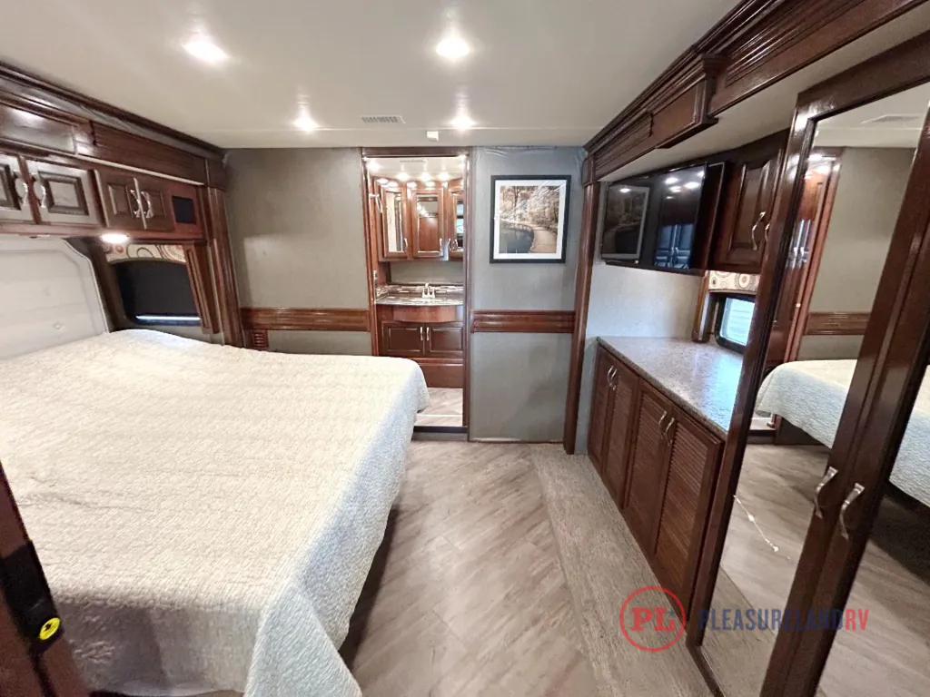 2018 Fleetwood Pace Arrow LXE 38N, Photos photo 24