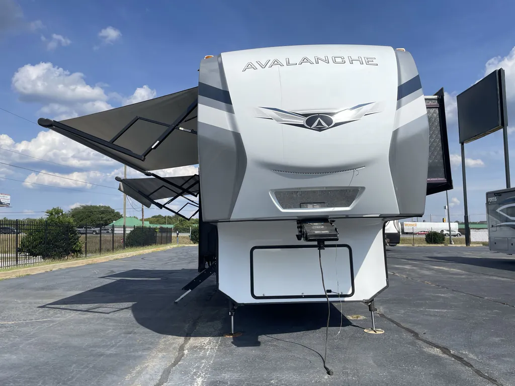 2022 Keystone Avalanche 390DS, Photos photo 2